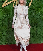 Selena_Gomez_-_The_Fashion_Awards_2017_on_December_4-11.jpg