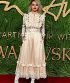 Selena_Gomez_-_The_Fashion_Awards_2017_on_December_4-12.jpg