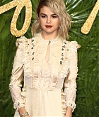 Selena_Gomez_-_The_Fashion_Awards_2017_on_December_4-16.jpg