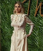 Selena_Gomez_-_The_Fashion_Awards_2017_on_December_4-20.jpg