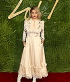 Selena_Gomez_-_The_Fashion_Awards_2017_on_December_4-25.jpg