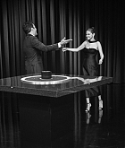 Selena_Gomez_-_The_Tonight_Show_Starring_Jimmy_Fallon_-_September_92C_2025_19.jpg