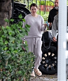 Selena_Gomez_-_Visiting_a_salon_in_West_Hollywood_January_222C_202404.jpg