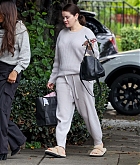 Selena_Gomez_-_Visiting_a_salon_in_West_Hollywood_January_222C_202405.jpg