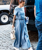Selena_Gomez_-_Visits_911_Memorial_with_her_mom_and_her_cousins_in_New_York_-_September_24-10.jpg