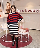 Selena_Gomez_-_Visits_Sephora_Times_Square_in_New_York_City_November_42C_202102.jpg