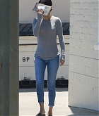 Selena_Gomez_-_Visits_a_Therapists_and_Psychologists_office_in_LA_on_August_22-26.jpg