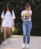Selena_Gomez_-_Visits_a_friends_house_in_Los_Angeles2C_CA_-_January_3100003.jpg