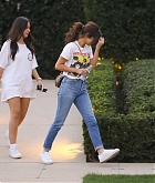 Selena_Gomez_-_Visits_a_friends_house_in_Los_Angeles2C_CA_-_January_3100005.jpg