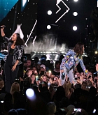 Selena_Gomez_-_WE_Day_California_5BShow5D_-_April_27-05.jpg