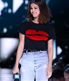 Selena_Gomez_-_WE_Day_California_5BShow5D_-_April_27-22.jpg