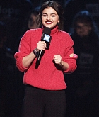 Selena_Gomez_-_WE_Day_California_in_Los_Angeles_Show_on_April_19-02.jpg