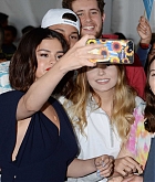 Selena_Gomez_-_WE_Day_California_in_Los_Angeles_on_April_19-05.jpg