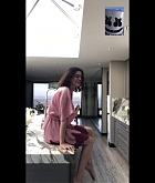Selena_Gomez_-_Wolves_MV-79.jpg