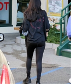 Selena_Gomez_-_Wraps_up_another_pilates_session_in_LA_December_282C_2018-01.jpg
