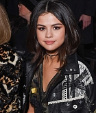 Selena_Gomez_-__NYFW_Coach_FallWinter_2017_Fashion_Show_on_Feb_14-02.jpg