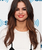 Selena_Gomez_-__The_Morning_Mash_Up__on_SiriusXM_Hits_1_Channel_in_New_York_on_June_5-08.jpg