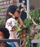 Selena_Gomez_-_arriving_at_Tacoes_for_Money_Mercato_Restaurant_in_Studio_City2C_06142019-01.jpg