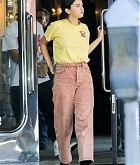 Selena_Gomez_-_enjoying_a_breakfast_in_Beverly_Hills2C_September_212C_2018-07.jpg