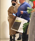 Selena_Gomez_-_enjoys_some_late_shopping_in_Soho_at_Aritzia_in_New_York2C_1112202101.jpg