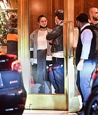 Selena_Gomez_-_exiting_a_restaurant_in_Los_Angeles2C_February_272C_202200007.jpg