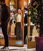 Selena_Gomez_-_exiting_a_restaurant_in_Los_Angeles2C_February_272C_202200008.jpg