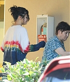Selena_Gomez_-_exits_a_LA_dermatologist_office_and_assists_an_elderly_woman_June_192C_2019-01.jpg