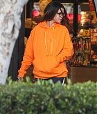 Selena_Gomez_-_goes_grocery_shopping_in_Los_Angeles2C_CA__10312019-02.jpg