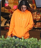 Selena_Gomez_-_goes_grocery_shopping_in_Los_Angeles2C_CA__10312019-03.jpg