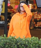 Selena_Gomez_-_goes_grocery_shopping_in_Los_Angeles2C_CA__10312019-04.jpg