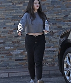 Selena_Gomez_-_grabs_a_Sundy_bite_at_Catus_Taqueria_in_Los_Angeles2C_California__09192021_00007.jpg