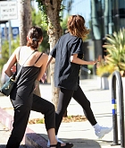 Selena_Gomez_-_has_dinner_with_a_friend_in_LA_October_192C_2019-03.jpg