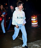 Selena_Gomez_-_heads_to_Bang_Bang_tattoo_parlor_in_New_York_City2C_01142020-02.jpg