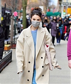 Selena_Gomez_-_heads_to_the_set_of_Only_Murders_in_The_Building_in_New_York_City2C_01172021_03.jpg
