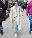 Selena_Gomez_-_heads_to_the_set_of_Only_Murders_in_The_Building_in_New_York_City2C_01172021_07.jpg