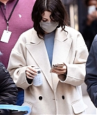 Selena_Gomez_-_heads_to_the_set_of_Only_Murders_in_The_Building_in_New_York_City2C_01172021_08.jpg