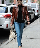 Selena_Gomez_-_in_NYC_on_September_30-01.jpg