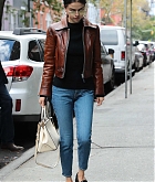 Selena_Gomez_-_in_NYC_on_September_30-02.jpg