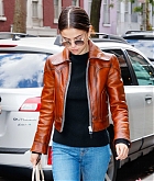Selena_Gomez_-_in_NYC_on_September_30-06.jpg