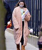Selena_Gomez_-_is_all_smiles_on_the_set_of_Only_Murders_In_The_Building_filming_in_Manhattan2C_New_York__02242021_05.jpg