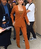 Selena_Gomez_-_leaves_Live_With_Kelly_and_Ryan_in_New_York_City2C_01132020-01.jpg