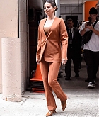 Selena_Gomez_-_leaves_Live_With_Kelly_and_Ryan_in_New_York_City2C_01132020-04.jpg
