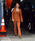 Selena_Gomez_-_leaves_Live_With_Kelly_and_Ryan_in_New_York_City2C_01132020-09.jpg