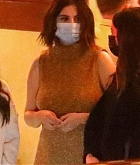 Selena_Gomez_-_leaving_Sunset_Tower_with_friends_in_Los_Angeles2C_California__1101202103.jpg