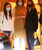 Selena_Gomez_-_leaving_Sunset_Tower_with_friends_in_Los_Angeles2C_California__1101202105.jpg