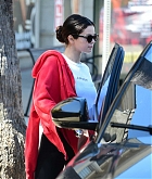 Selena_Gomez_-_leaving_a_gym_after_a_workout_session_in_LA_August_292C_2019-01.jpg