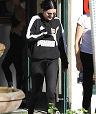 Selena_Gomez_-_out_for_a_morning_pilates_session_with_friends_in_Hollywood_12272018-03.jpg