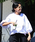 Selena_Gomez_-_out_in_Studio_City2C_September_222C_2018-01.jpg