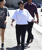 Selena_Gomez_-_out_in_Studio_City2C_September_222C_2018-02.jpg