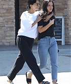 Selena_Gomez_-_out_in_Studio_City2C_September_222C_2018-03.jpg